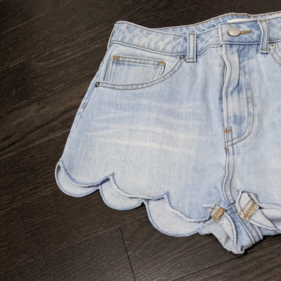 H&M light blue shorts with scallop trims.  Size 6 - Picture 2 of 3
